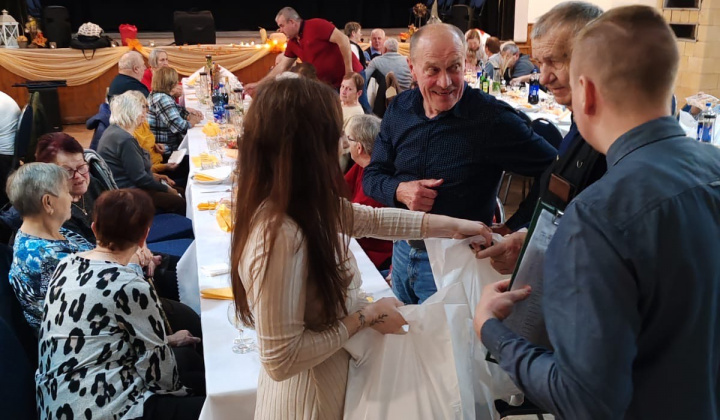 Mesiac úcty k starším 2025